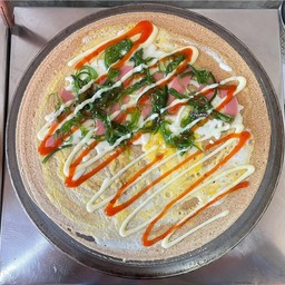 เครปร้อน ไข่ไก่+โบโลน่า+ชีส+ยำส่าหร่าย