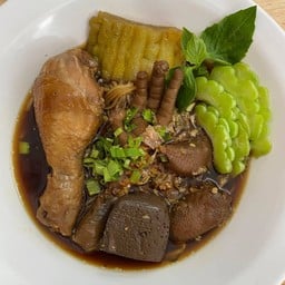 ก๋วยเตี๋ยวไก่ตุ๋น เจ๊อร รวมโชค รวมโชค