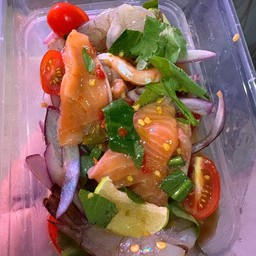 ยำแซลมอนกุ้งสดน้ำปลาร้า