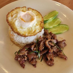 ข้าวเนื้อคั่ว3รสไข่ดาว