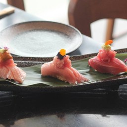 Maguro Sushi Set