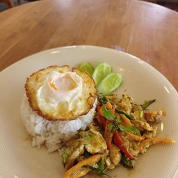 ข้าวเขียวหวานไก่ไข่ดาว