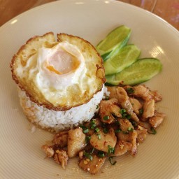 ข้าวไก่คั่ว3รสไข่ดาว