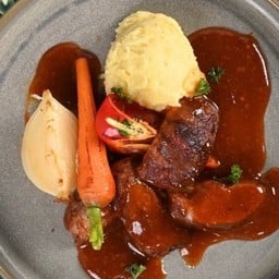 สตูแก้มหมู Pork Cheeks Stew