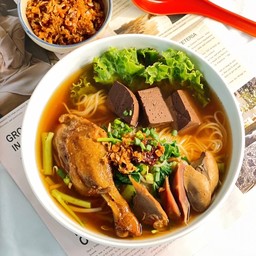 [อร่อยซ่ากับโค้ก] ก๋วยเตี๋ยวน่องเป็ดตุ๋น +  โค้ก ออริจินัล (กระป๋อง) 