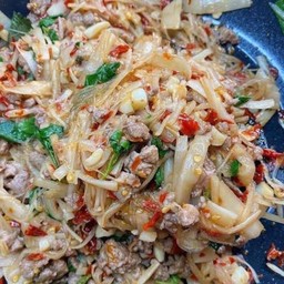 ผัดกระเพราวหมูสับหน่อไม้ดอง กับข้าว