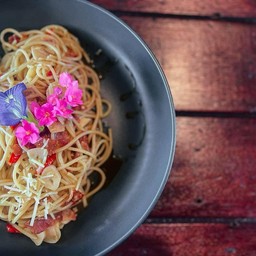 สปาเก็ตตี้เบคอนพริกแห้ง