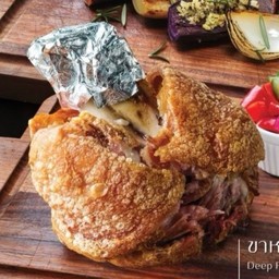 ขาหมูเยอรมันทอด