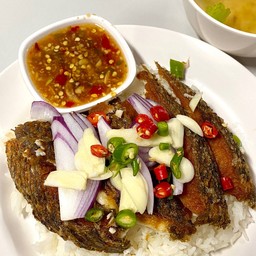 ชายสามตามสั่ง  ศูนย์อาหาร มวล