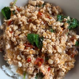 ข้าวกะเพราวุ้นเส้นหมูสับ