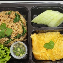 B-107 ข้าวผัดกะเพราคลุก(ไก่,หมู)+อาหารตามตัวเลือก (1 อย่าง)
