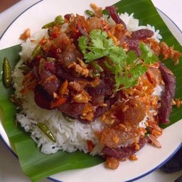 ข้าว เนื้อ ผัด พริก กระเทียมทอด
