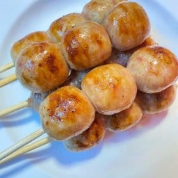 ไส้กรอกย่างแม่ไก่ ปั้มบางจากเกตุพิชิย
