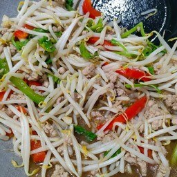 ถั่วงอกผัดหมูสับ