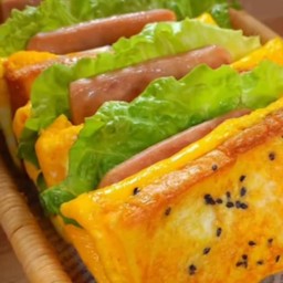 ไข่ห่อขนมปังแฮม