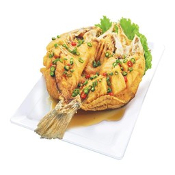 ปลากะพงทอดราดน้ำปลาพริกขี้หนูสด