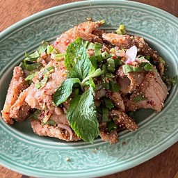 น้ำตกคอหมูย่าง