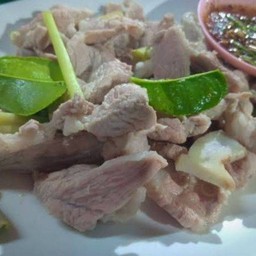 ลวกจิ้มหมู จิ้มแจ่ว