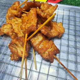 หมูทอดพระจันทร์ ตลาดษมาภรณ์