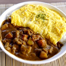 ข้าวแกงกะหรี่หมูไข่ข้นสไตล์ญี่ปุ่น