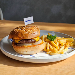 เบอร์เกอร์ หมู พร้อมเฟรนฟราย