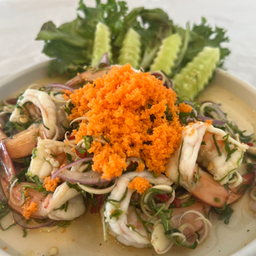พล่ากุ้งโรยไข่กุ้ง Shrimp salad topped with tobiko