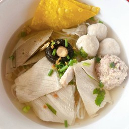 ก๋วยเตี๋ยวหมูน้ำใส