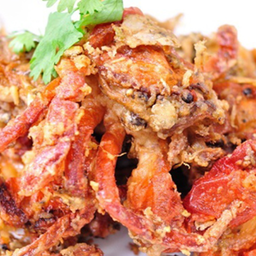 ปูนิ่มทอดกระเทียม Deep fried soft shell crab with garlic