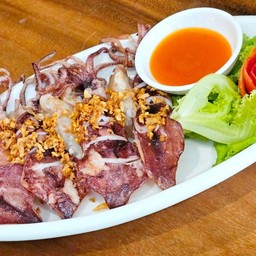 ปลาหมึกไข่ทอดกระเทียม