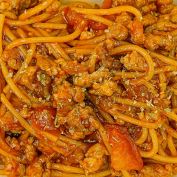 สปาเกตตี้ซอสมะเขือเทศ Spaghetti with tomato sauce and minced pork/chicken