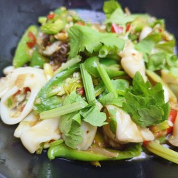 ปลาหมึกผัดขึ้นฉ่าย