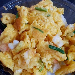 ไข่ขยี้กุ้งราดข้าว