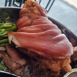 ขาหมูกับข้าว
