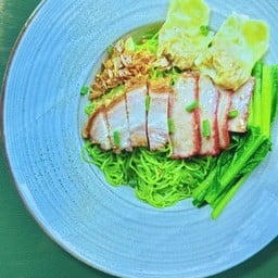บะหมี่เกี๊ยวแห้งหมูแดง+หมูกรอบ