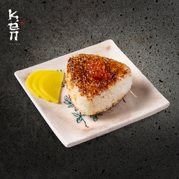 ข้าวปั้นย่างไส้แซลมอน