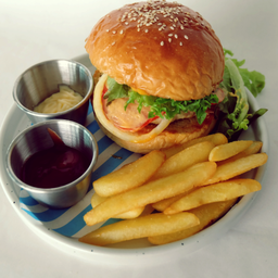 เบอร์เกอร์ไก่ เฟรนฟราย Chicken Burgers