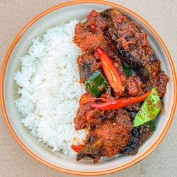 พริกแกงปลาดุกราดข้าว