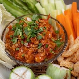 ชุดน้ำพริกอ่อง + ข้าวสวย พร้อม ไข่ต้ม ผักสด แคปหมู