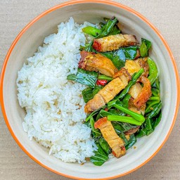 คะน้าหมูกรอบราดข้าว