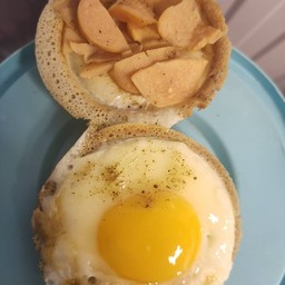 ไข่ไส้กรอกไก่แม็กกี้พริกไทย