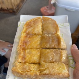 ขนมปังปิ้งเนยนม