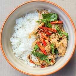 กะเพราหมูชิ้นราดข้าว