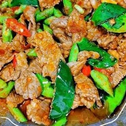 ผัดพริกแกงเนื้ิอ