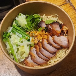 โกวีบะหมี่หมูแดง - หมูกรอบ โกวี