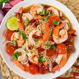 ยำมาม่ากุ้งสุกไข่เเดงเค็ม