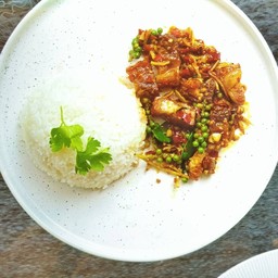 ข้าวผัดฉ่าหมูกรอบ