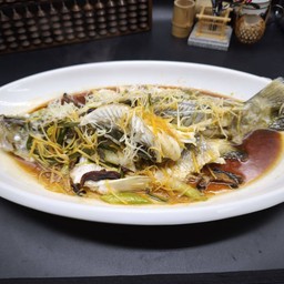 ปลากะพงนึ่งซีอิ๊ว 蒸鲈鱼