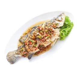ปลากะพงทอดราดพริกสามรส