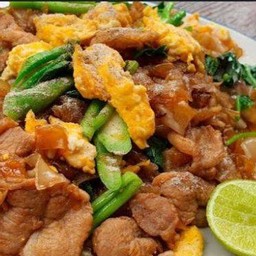 ผัดซีอ้วหมู