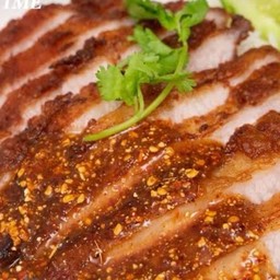 คอหมูทอดน้ำปลา